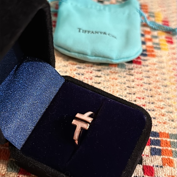 Tiffany and Co. 18K Rose Gold Mother-of-Pearl T-Ring - Picture 3 of 3